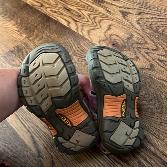 Keen sandals! Size 10 purple - Picture 3 of 4